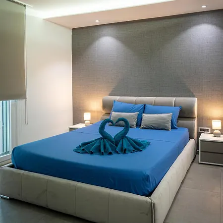 Marina Harbour, Luxury Terraced Seaview Apartment, Msida, Pieta, Malta アパート Pietà